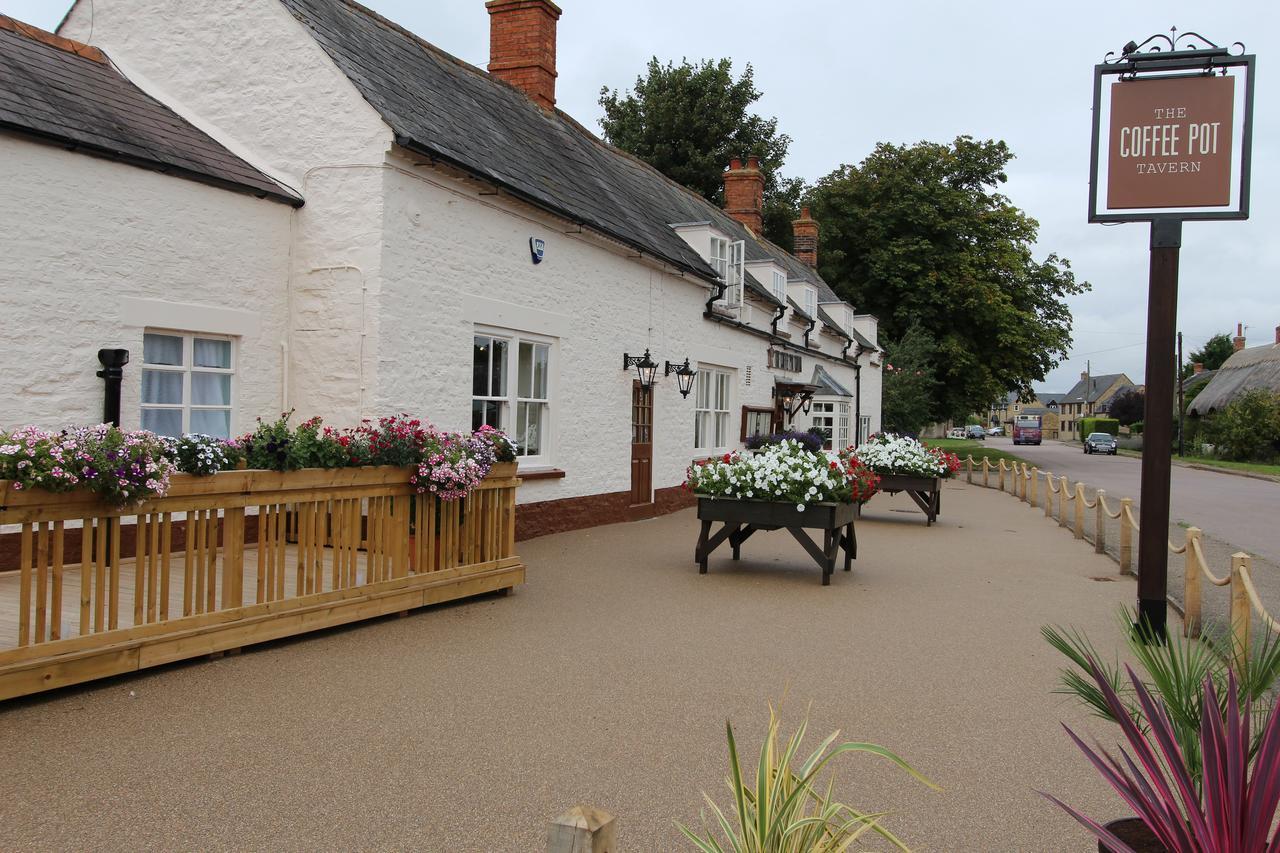 Bed and Breakfast The Coffee Pot Tavern Potterspury Экстерьер фото